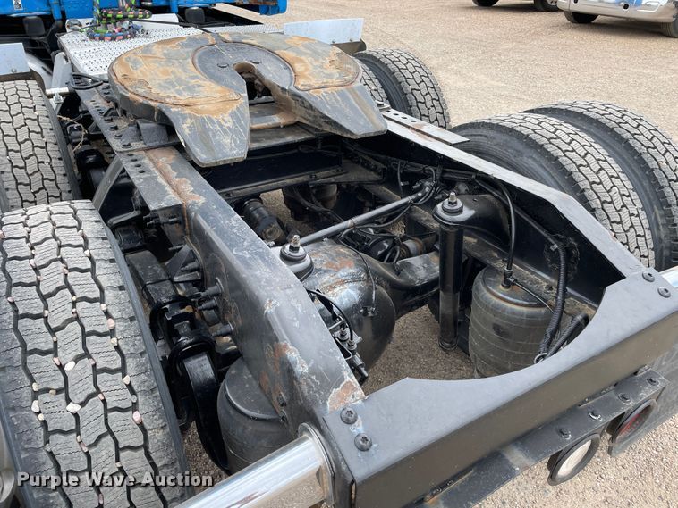 image for item DN5008 2013 Peterbilt 587  semi truck