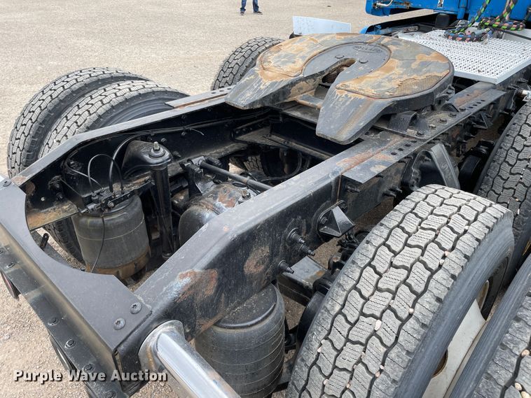 image for item DN5008 2013 Peterbilt 587  semi truck