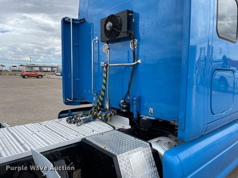 image for item DN5008 2013 Peterbilt 587  semi truck