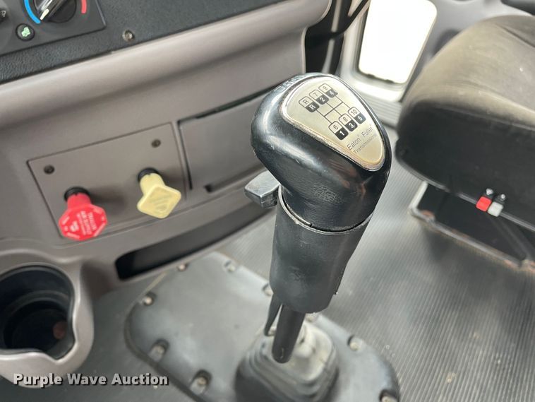 image for item DN5008 2013 Peterbilt 587  semi truck