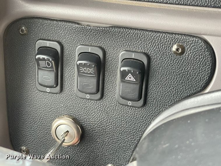 image for item DN5008 2013 Peterbilt 587  semi truck