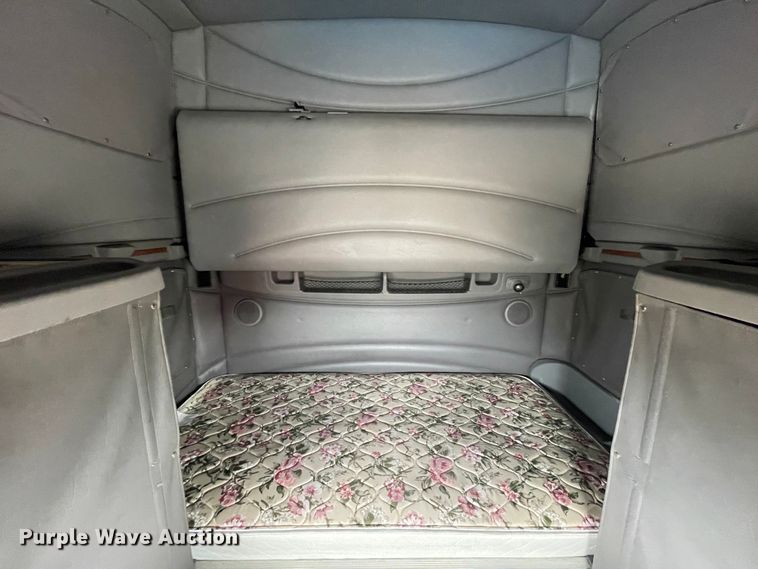 image for item DN5008 2013 Peterbilt 587  semi truck