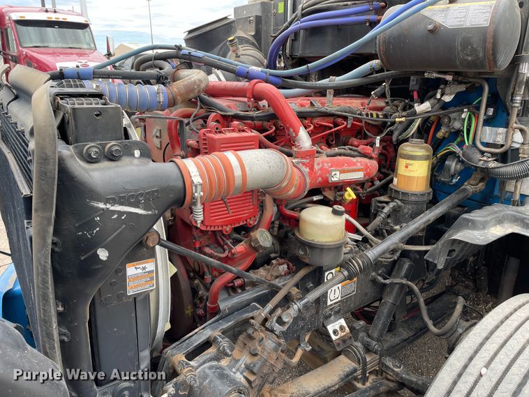 image for item DN5008 2013 Peterbilt 587  semi truck