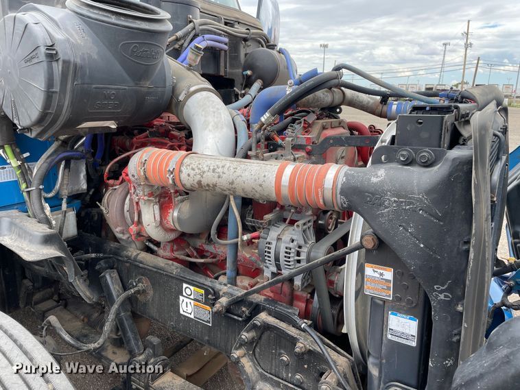 image for item DN5008 2013 Peterbilt 587  semi truck