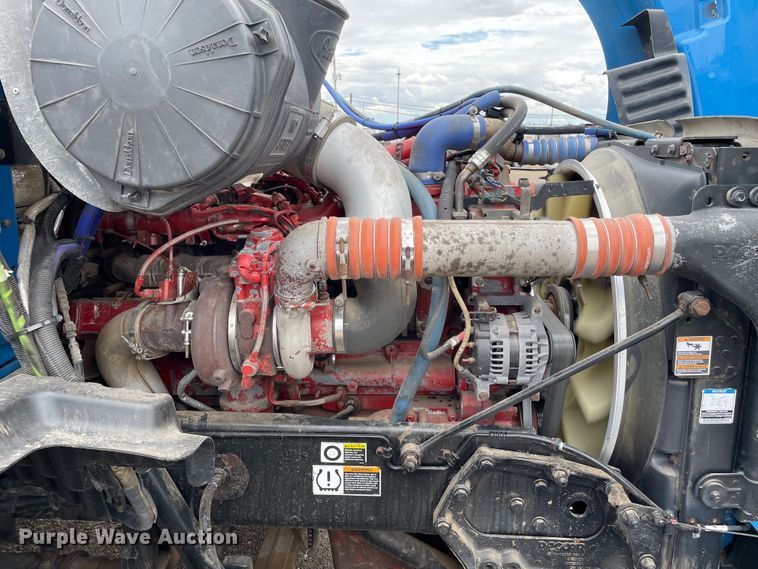 image for item DN5008 2013 Peterbilt 587  semi truck