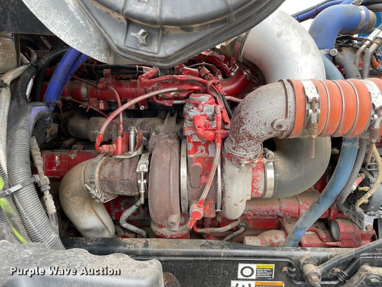 image for item DN5008 2013 Peterbilt 587  semi truck