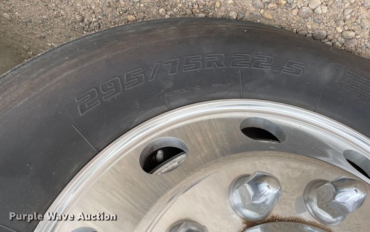 image for item DN5008 2013 Peterbilt 587  semi truck