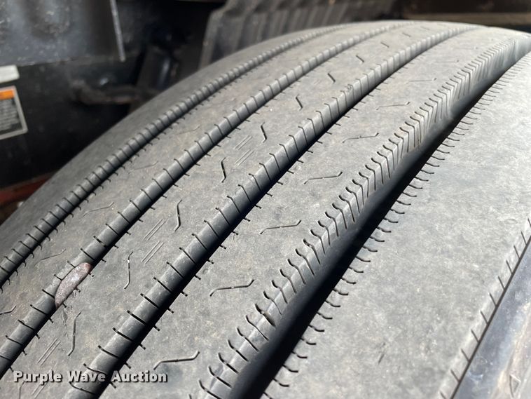 image for item DN5008 2013 Peterbilt 587  semi truck