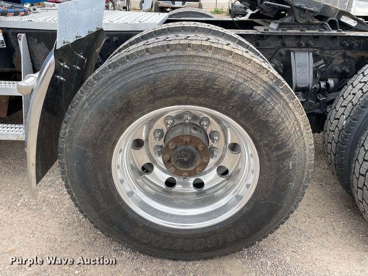 image for item DN5008 2013 Peterbilt 587  semi truck