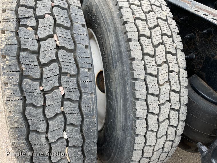 image for item DN5008 2013 Peterbilt 587  semi truck