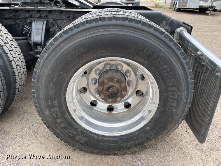 image for item DN5008 2013 Peterbilt 587  semi truck