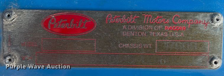 image for item DN5008 2013 Peterbilt 587  semi truck