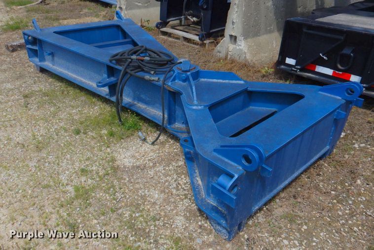 image for item DP4263 1987 Talbert T3BDW-40-HRG-RA-T1  lowboy equipment trailer