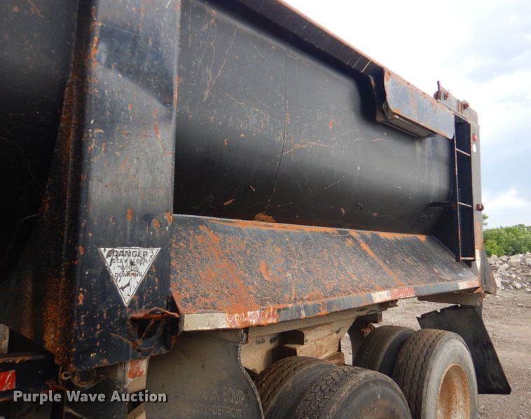 image for item DP4280 1997 Western STR261/4F  end dump trailer