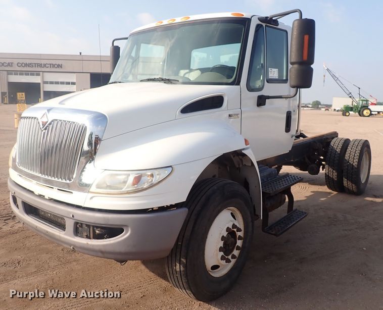 image for item DP4643 2012 International DuraStar 4300  truck cab and chassis