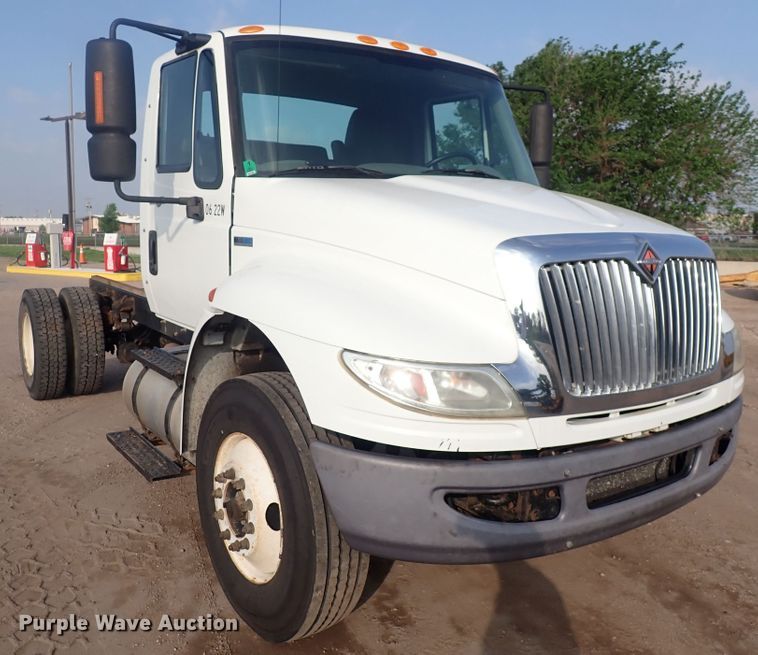 image for item DP4643 2012 International DuraStar 4300  truck cab and chassis