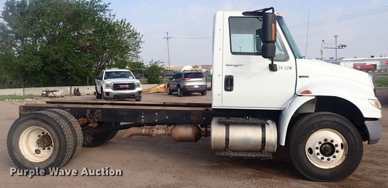 image for item DP4643 2012 International DuraStar 4300  truck cab and chassis