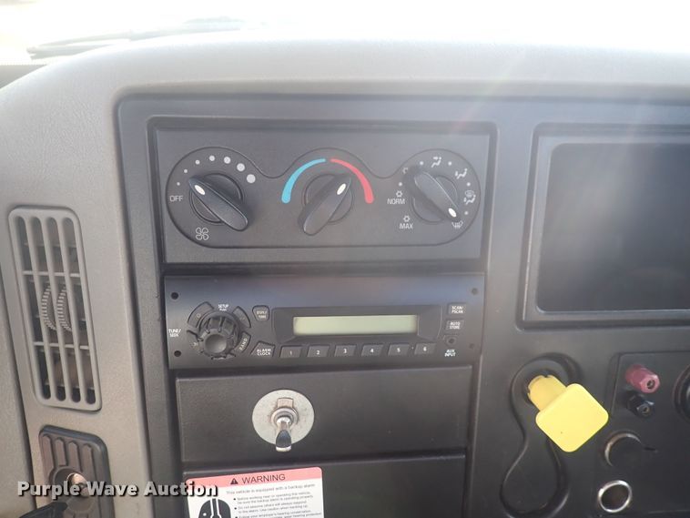 image for item DP4643 2012 International DuraStar 4300  truck cab and chassis