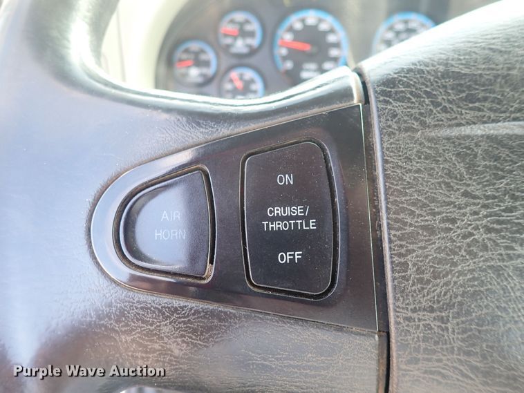 image for item DP4643 2012 International DuraStar 4300  truck cab and chassis