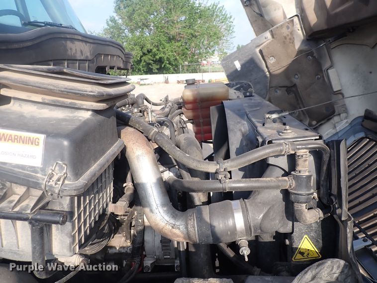 image for item DP4643 2012 International DuraStar 4300  truck cab and chassis