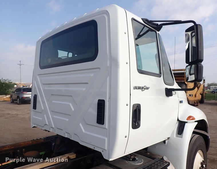 image for item DP4643 2012 International DuraStar 4300  truck cab and chassis