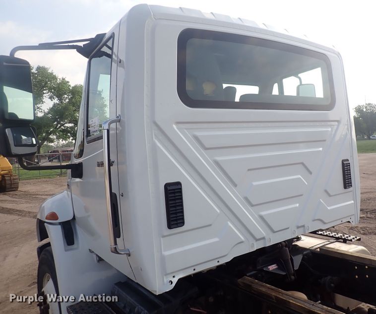 image for item DP4643 2012 International DuraStar 4300  truck cab and chassis