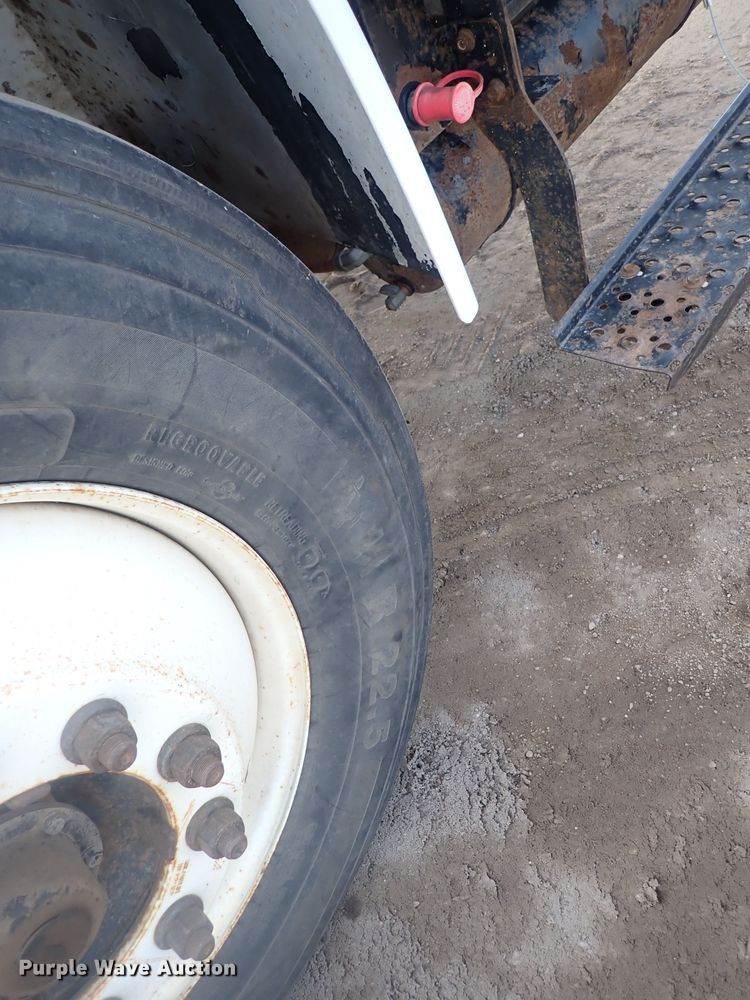 image for item DP4643 2012 International DuraStar 4300  truck cab and chassis