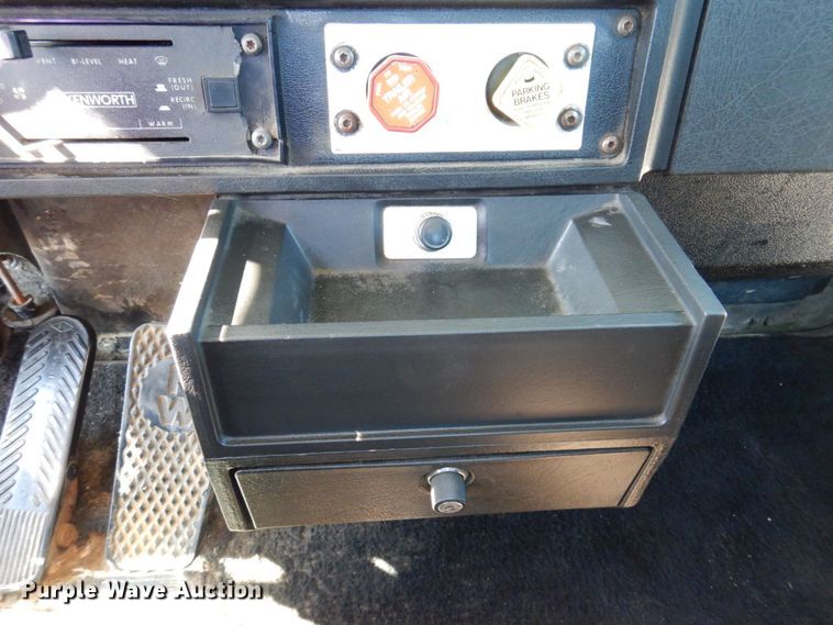 image for item DP5578 1990 Kenworth W900  semi truck