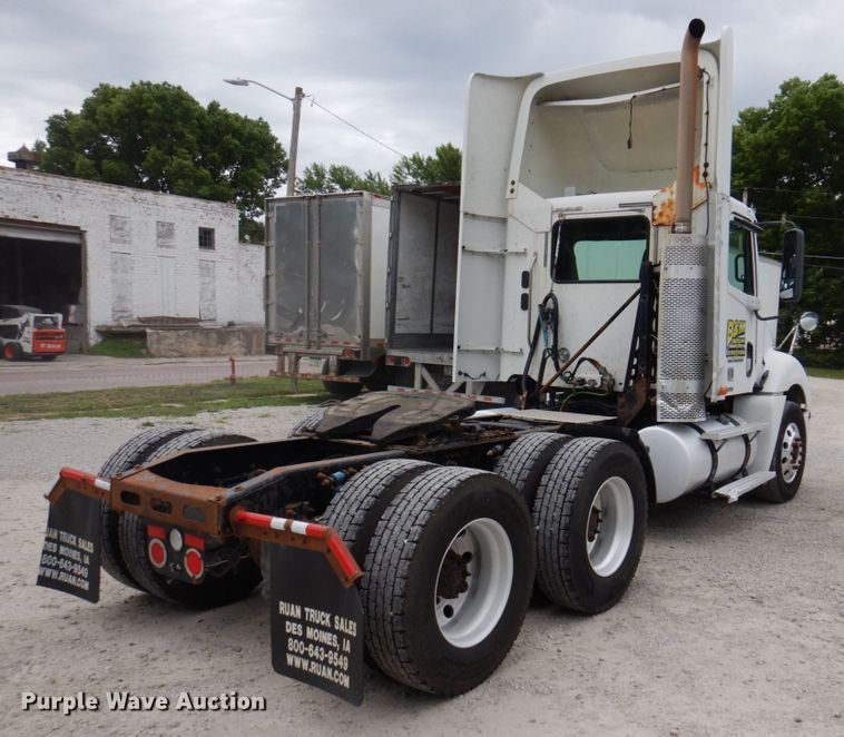 image for item DP5587 2009 Freightliner Columbia 120  semi truck