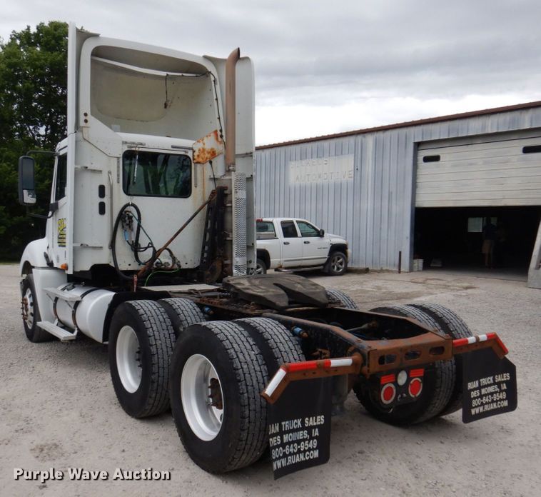 image for item DP5587 2009 Freightliner Columbia 120  semi truck