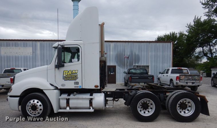 image for item DP5587 2009 Freightliner Columbia 120  semi truck