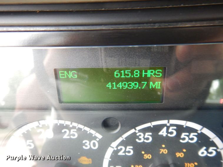 image for item DP5587 2009 Freightliner Columbia 120  semi truck