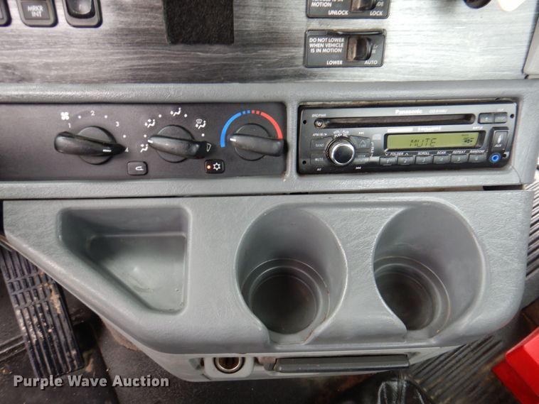 image for item DP5587 2009 Freightliner Columbia 120  semi truck