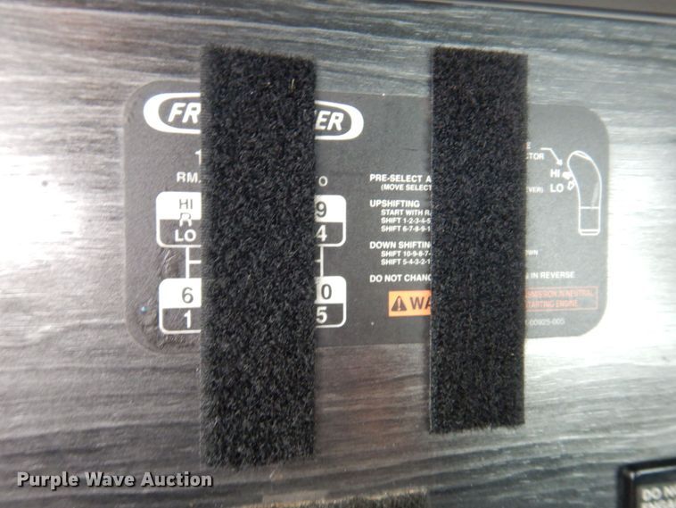 image for item DP5587 2009 Freightliner Columbia 120  semi truck