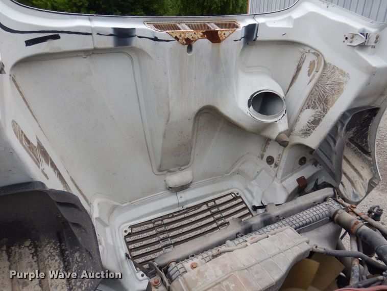 image for item DP5587 2009 Freightliner Columbia 120  semi truck