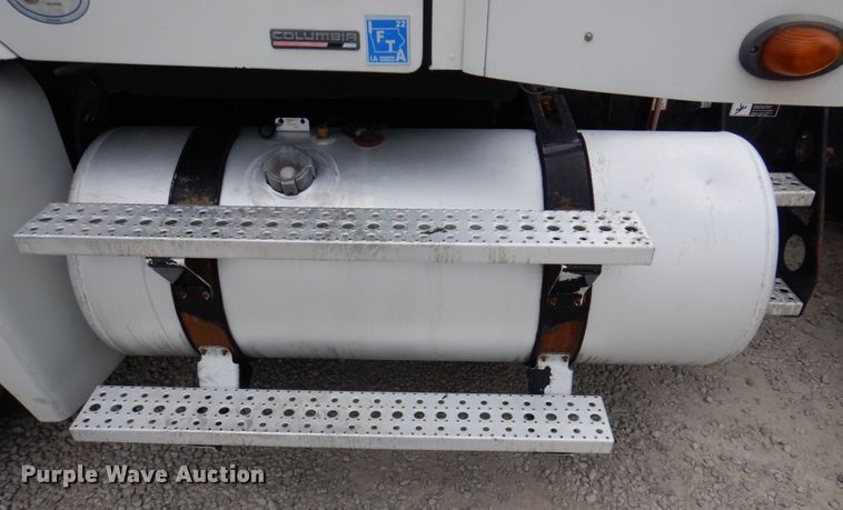 image for item DP5587 2009 Freightliner Columbia 120  semi truck