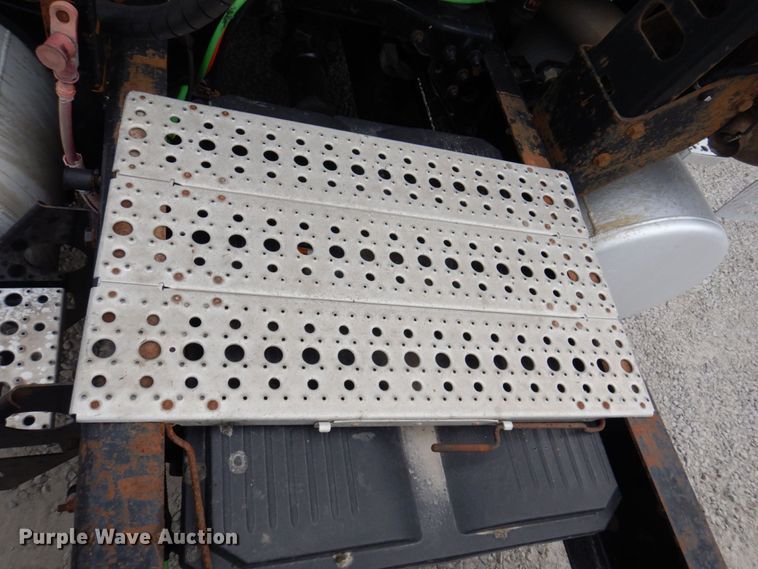 image for item DP5587 2009 Freightliner Columbia 120  semi truck