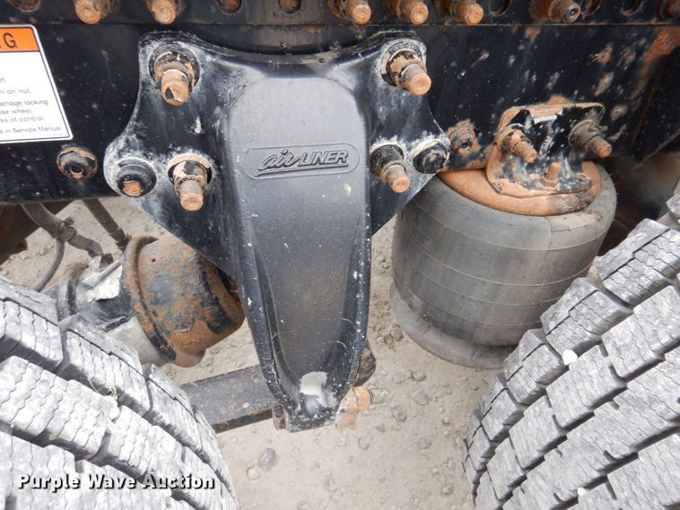 image for item DP5587 2009 Freightliner Columbia 120  semi truck