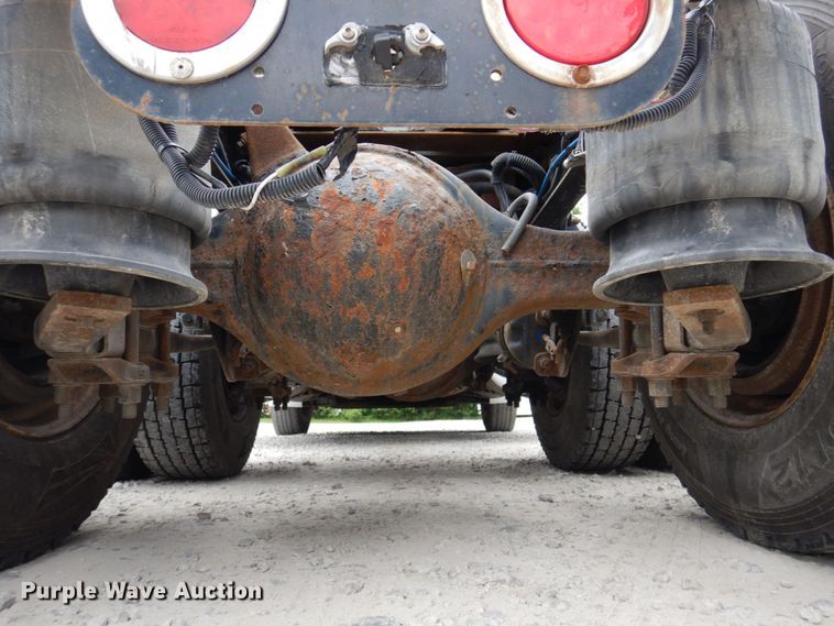 image for item DP5587 2009 Freightliner Columbia 120  semi truck