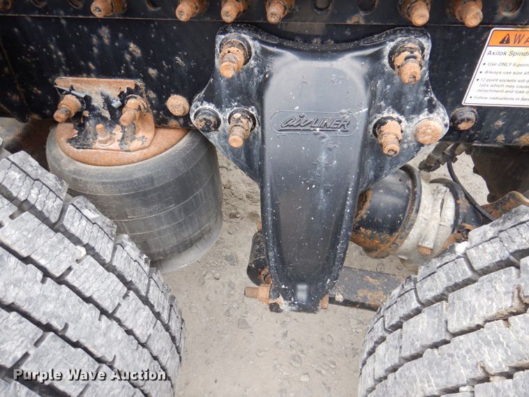 image for item DP5587 2009 Freightliner Columbia 120  semi truck