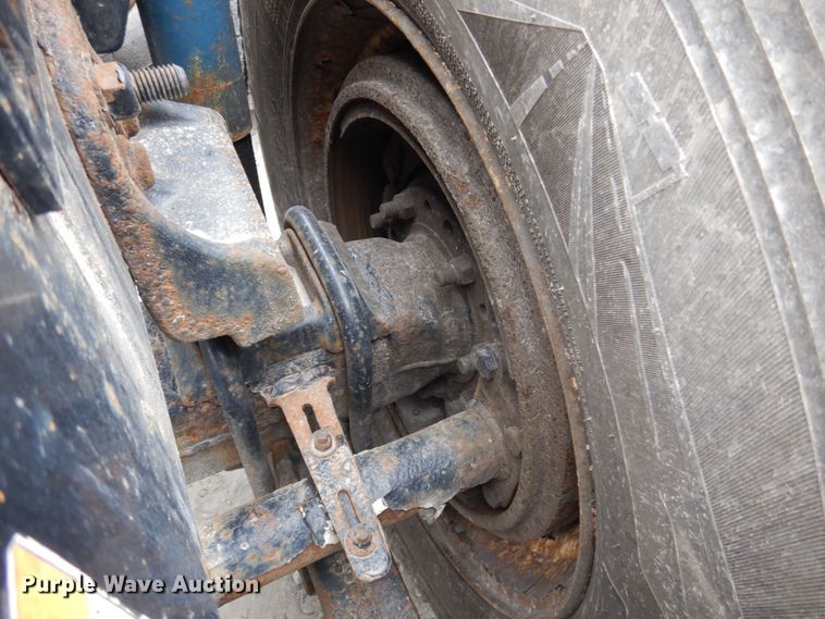 image for item DP5587 2009 Freightliner Columbia 120  semi truck