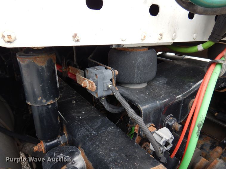 image for item DP5587 2009 Freightliner Columbia 120  semi truck