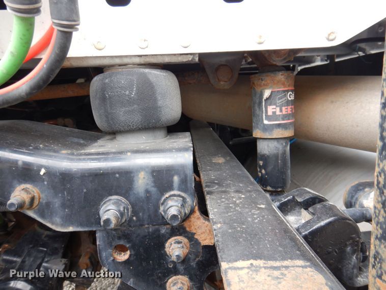 image for item DP5587 2009 Freightliner Columbia 120  semi truck