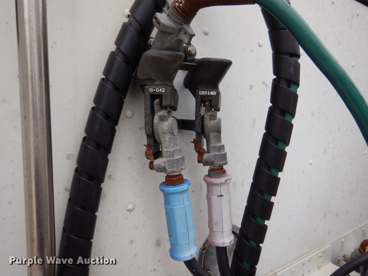 image for item DP5587 2009 Freightliner Columbia 120  semi truck