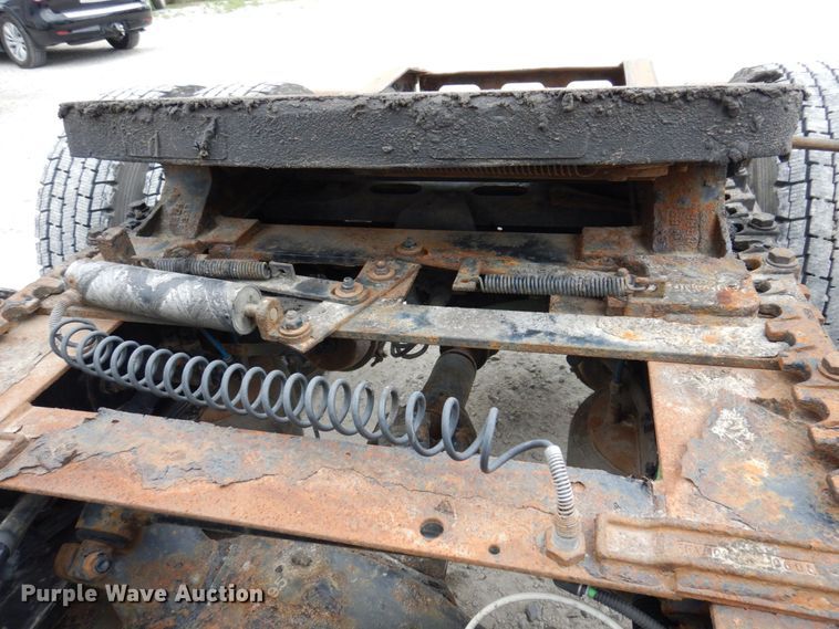 image for item DP5587 2009 Freightliner Columbia 120  semi truck