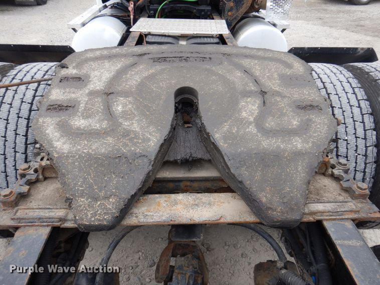 image for item DP5587 2009 Freightliner Columbia 120  semi truck