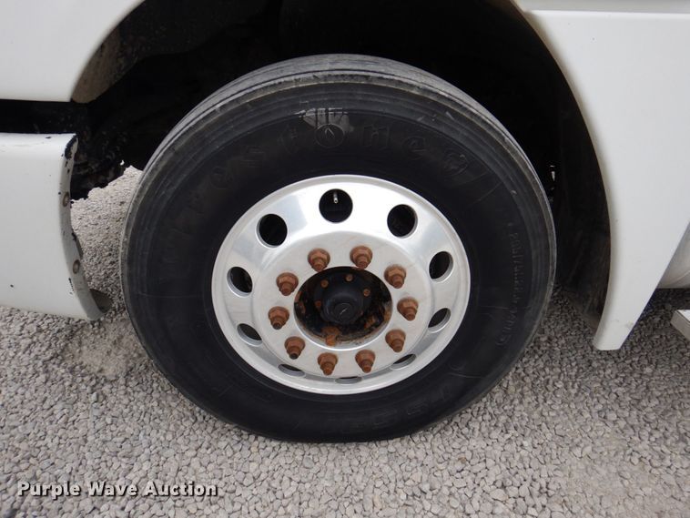 image for item DP5587 2009 Freightliner Columbia 120  semi truck