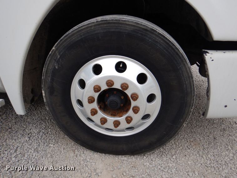 image for item DP5587 2009 Freightliner Columbia 120  semi truck