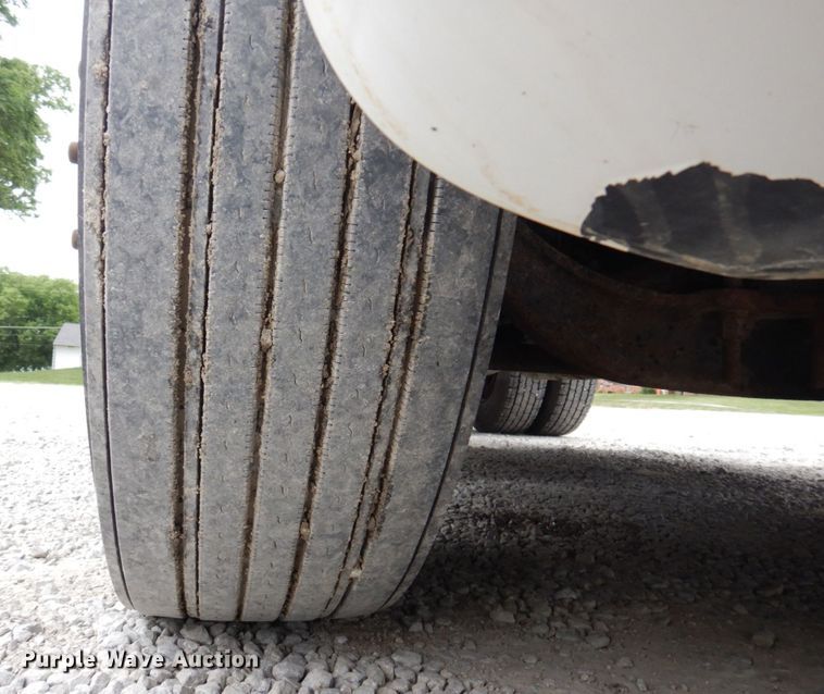 image for item DP5587 2009 Freightliner Columbia 120  semi truck