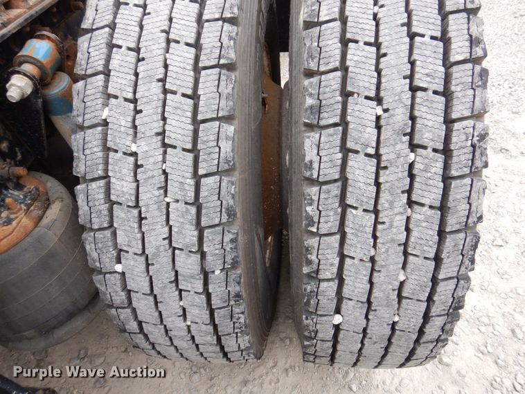 image for item DP5587 2009 Freightliner Columbia 120  semi truck